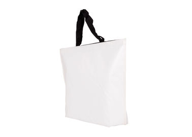 China Os sacos não tecidos laminados do polipropileno, branco recicl sacos de compras impressos costume fornecedor